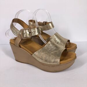 Kork-Ease Keirn Gold Leather Wedge Sandals Ankle Strap Platforms Size 9
